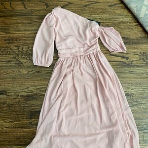 Lulu’s NWT pink dress, hits just below the knee